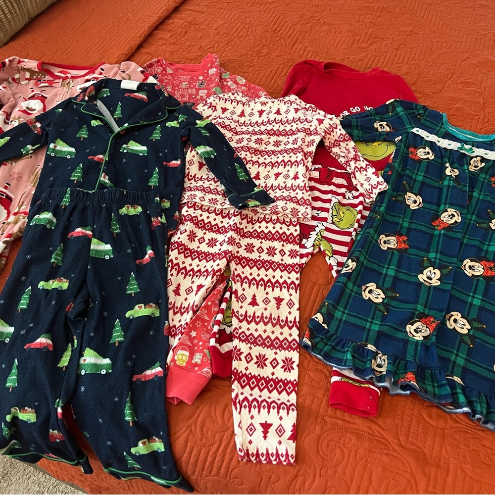 8 sets of Pajamas!! Festive Kids Pajama Sets.